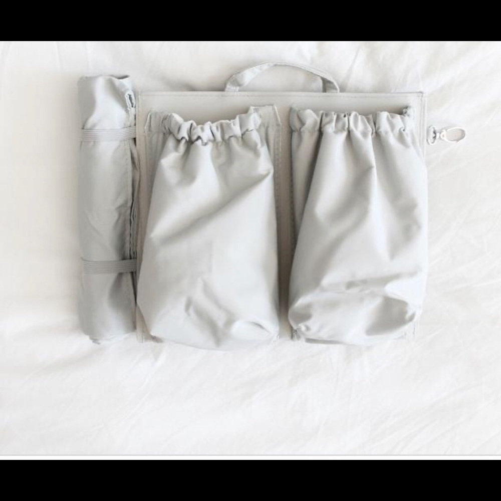 Totesavvy mini- grey. new condition without tags